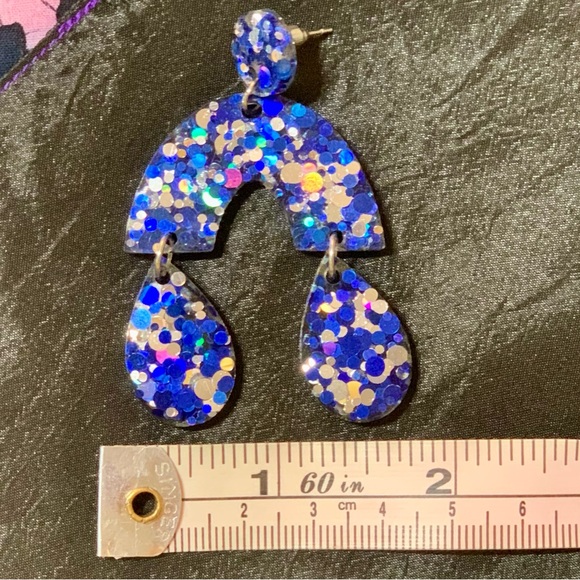 Blue Glitter Resin Earrings - Picture 2 of 3
